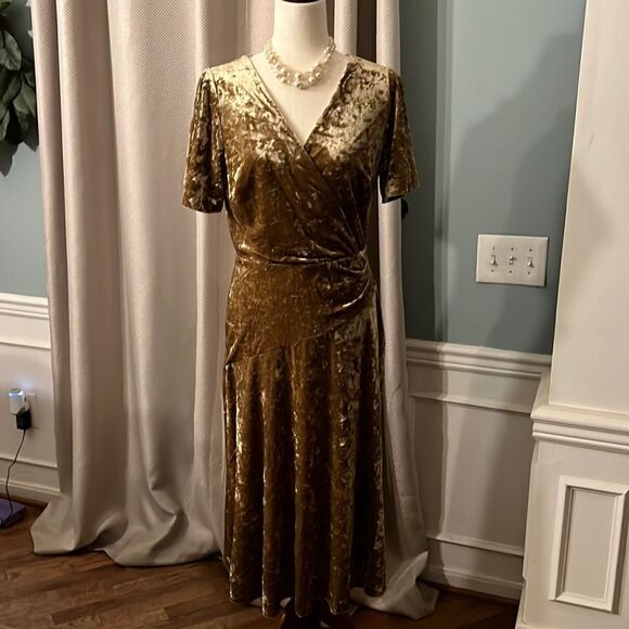 Ralph Lauren Women’s 8 crushed velvet gorgeous holiday gold formal midi dress - Picture 2 of 16
